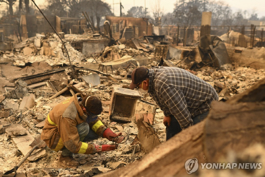 산불로 초토화된 LA 알타데나의 피해 지역.<AP=연합뉴스>